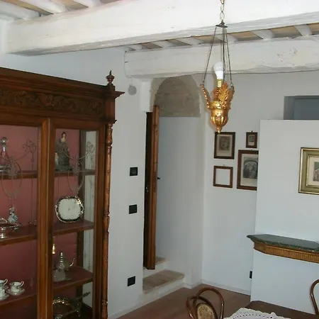 La Piazzetta Delle Erbe * Asís