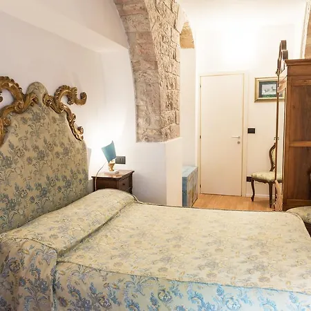 La Piazzetta Delle Erbe Asís