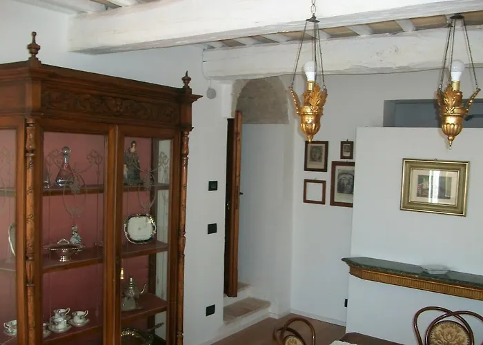 La Piazzetta Delle Erbe * Assisi