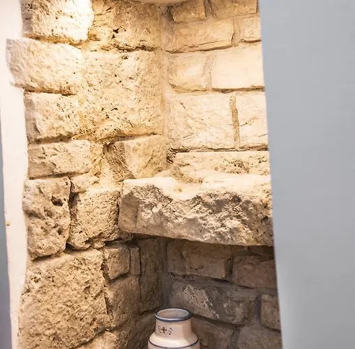 La Piazzetta Delle Erbe Assisi